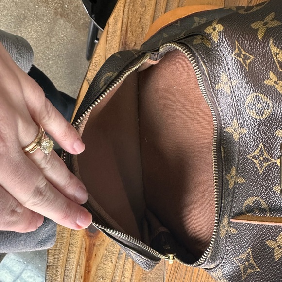Louis Vuitton Montsouris GM in great condition! - Picture 8 of 14